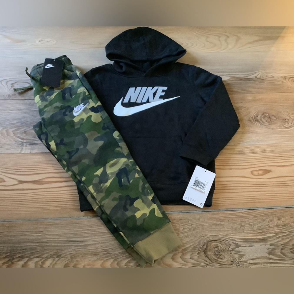 Nike boys black hoodie & green camo joggers outfit size 6( NWT)